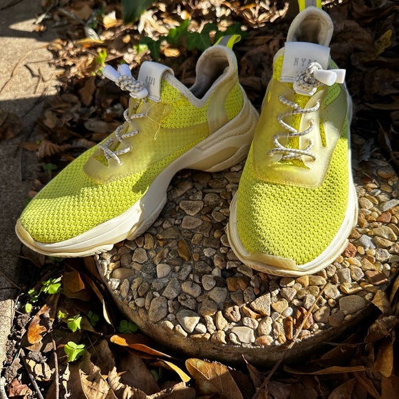 ❤️‍🔥SOLD❤️‍🔥 Steve Madden Chunky Slip On Sneakers - Picture 1 of 4